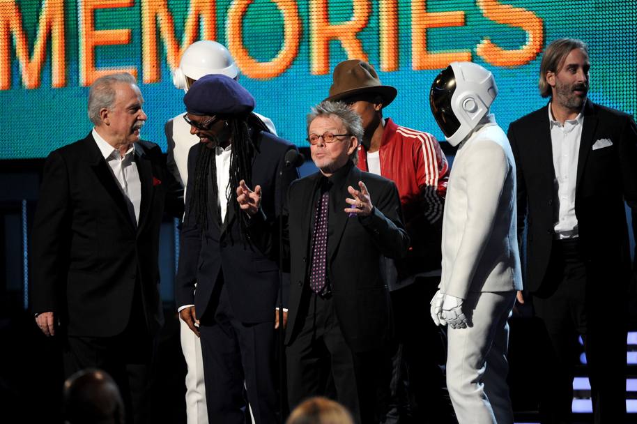 Los Angeles: 56a edizione Grammy Awards. Nile Rodgers, Paul Williams, Pharrell Williams, Thomas Bangalter e Guy-Manuel de Homem-Christo dei Daft Punk premiati sul palco (Olycom)